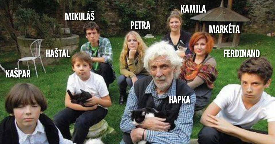 Petr Hapka a jeho sedem detí.